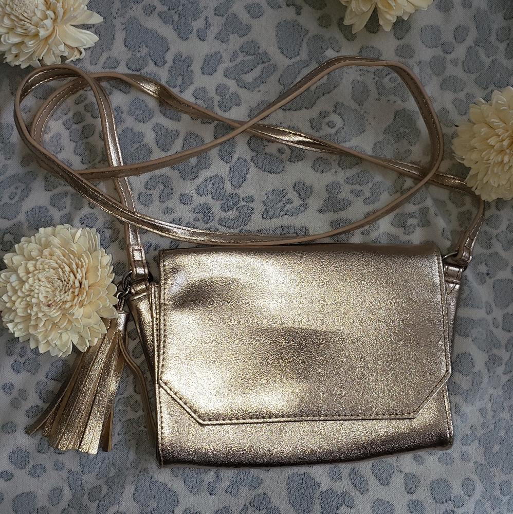 Gold clutch